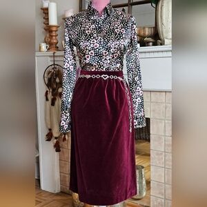 Vintage 1980's Eaton Burgundy Plum Velvet Skirt. Vintage Velvet. Holiday Skirt.